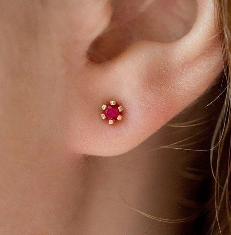 Red Stone Earrings, Ruby Stud Earrings, Neck Pieces Jewelry, Ruby Earrings Studs, Tragus Earrings, Bridal Gold Jewellery Designs, Star Earrings Stud, Gold Earrings Designs, Ruby Earrings