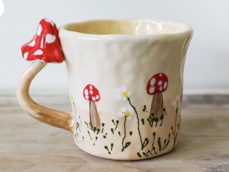 Cup Painting Ideas, Pottery Painting Ideas Easy, Crockery Design, Diy Pottery Painting, Pottery Painting Designs, Hand Painted Pottery, Pottery Crafts, Diy Pottery, Pottery Cups