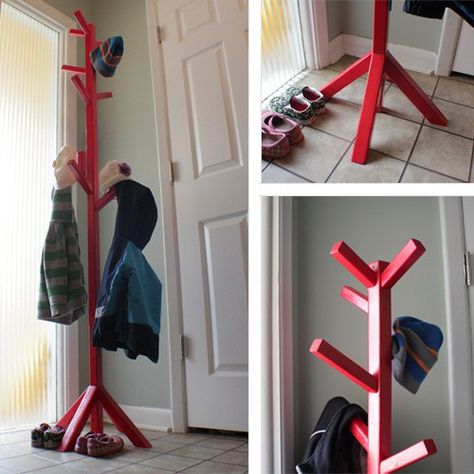 Standing Coat Rack Diy, Diy Hat Tree, Diy Coat Tree Simple, Coat Rack Plans, Diy Freestanding Coat Rack, Coat Tree Diy, Free Standing Coat Rack Diy, Diy Coat Rack Stand, Diy Wooden Coat Rack