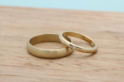 Simple Modern Engagement Rings, Wedding Ring Sets Simple, Unique Wedding Bands For Women, Women's Wedding Bands, Minimalist Wedding Rings, Wedding Bands For Women, Unique Ring Designs, Modern Wedding Rings, Modern Wedding Band