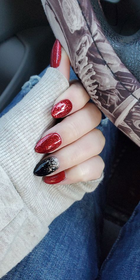 Red With Black Glitter Nails, Black And Red Winter Nails, Black And Red Nails Christmas, Red Black Christmas Nails, Black Red Christmas Nails, Black And Red Sparkle Nails, Red Nails With Black Glitter, Red And Black Acrylic Nails Designs Short, Christmas Nails Red And Black