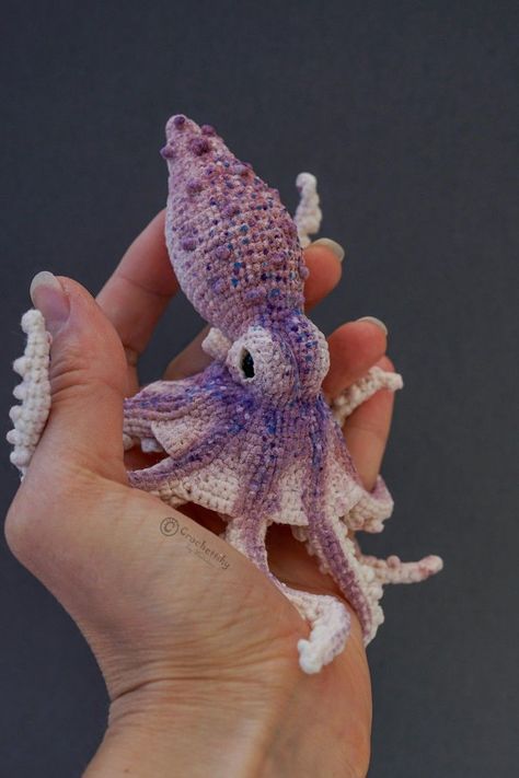 Crochet Marine Animals, Advanced Amigurumi, Realistic Amigurumi, Crochet Origami, Crochet Ocean Animals, Ocean Crochet, Realistic Crochet, Purple Octopus, Crocheted Amigurumi