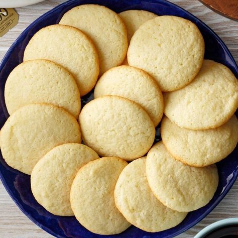 Tea Cake Cookie Recipe, Old Fashioned Tea Cakes, Tea Cookies Recipe, Amish Sugar Cookies, Tea Cake Cookies, Tea Cakes Recipes, Homemade Tea, Make Tea, Tea Biscuits