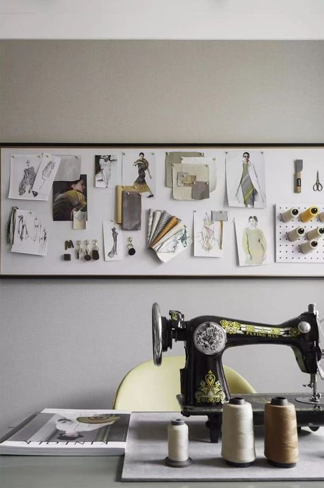 Atelier Aesthetic, Sewing Aesthetic, Design Studio Workspace, Sewing Room Inspiration, Fashion Dream Job, Fashion Designer Studio, Art Studio Room, Sewing Room Design, Sewing Room Decor