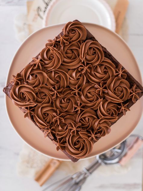 Chocolate Sour Cream Cake, Sour Cream Chocolate Cake, Simple Cakes, Sheet Cake Designs, Chocolate Cake Designs, Ganache Cake, Chocolate Cake Recipe Easy, Chocolate Sheet Cake, Sour Cream Cake