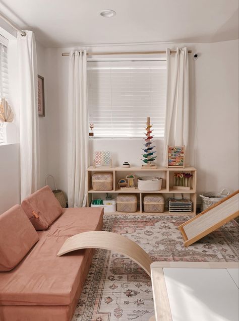 Playroom Montessori, Kids Playroom Ideas, Family Friendly Living Room, Baby Play Areas, Small Playroom, Kids Rooms Inspo, Play Couch, Living Room Playroom, Baby Playroom