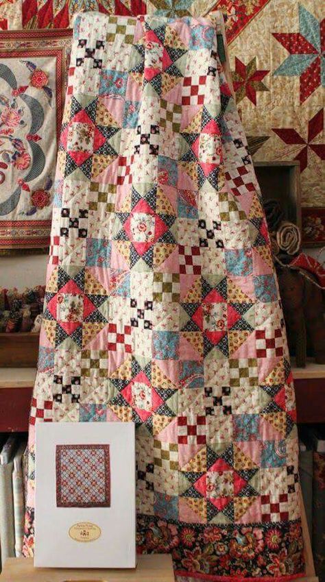 Favorite Quilt Patterns, Vintage Patchwork Quilt, Petra Prins, Colchas Quilting, Ohio Star, Vintage Quilts Antiques, Quilt Modernen, Medallion Quilt, Country Quilts