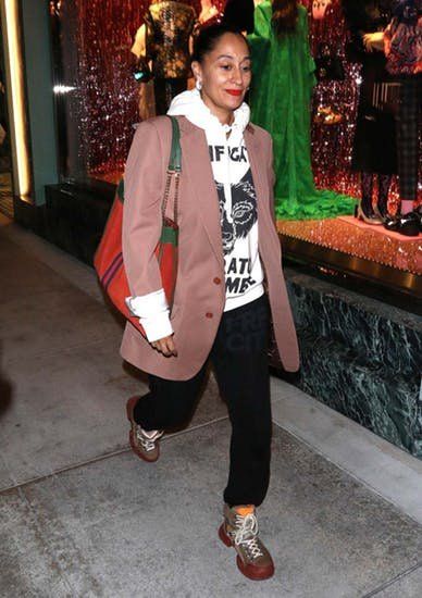 How To Wear Sweatpants Fashionably, Celebrity Winter Outfits, Tracee Ellis Ross Style, Hiking Boots Outfit, Celebrity Shoes, Tracee Ellis Ross, Winter Outfit Ideas, Hoodie Outfit, Fashion Night