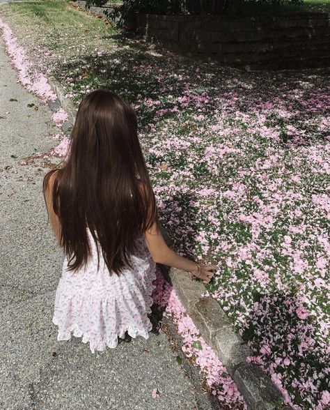 Bella Lombardi, Oki Doki, Spring Pictures, Pink Aura, Spring Aesthetic, Spring Baby, Brunette Girl, Spring Fling, Spring Vibes