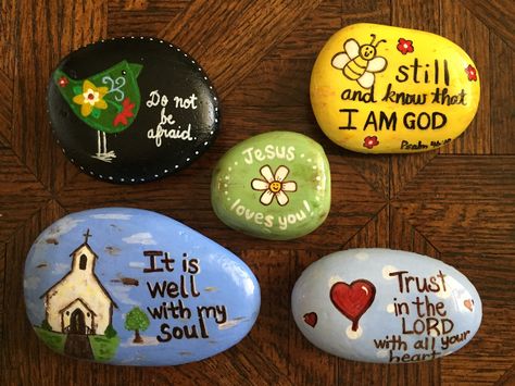 Stone art. Painted rocks. Scripture rocks. Bible Painted Rocks, Rock Painting Christian Ideas, God Rocks Painted, Painted Rocks With Scripture, Painted Rocks Christian, Faith Based Painted Rocks, Spiritual Painted Rocks, Inspirational Painted Rocks Ideas, Prayer Rocks Ideas