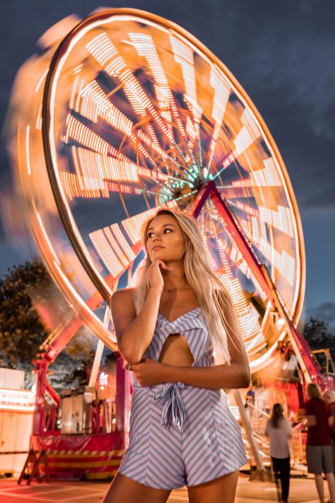 Ferris wheel portrait photography Outfit Ideas Carnival, Fair Outfit Ideas Carnival, Fair Outfit Ideas, Carnival Photo Shoots, Fair Pictures, Carnival Photography, Fair Outfit, Fair Photography, Senior Photo Outfits