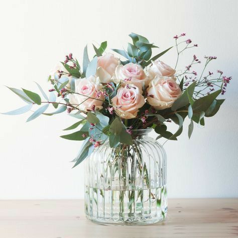 Real Flower Arrangements, Diy Arrangements, Beautiful Flowers Photos, Vase Arrangements, Beautiful Flower Arrangements, Deco Floral, Garden Cottage, Pastel Art, Beautiful Blooms