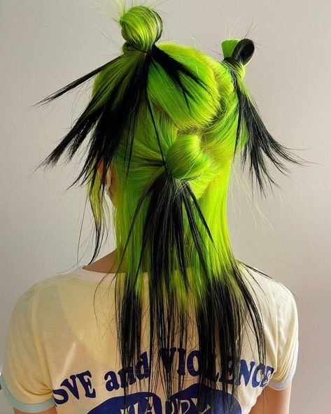 𝕽𝖆𝖐𝖚𝖙𝖔 / 𝔮𝔲𝔮𝔲楽人 (@ququ_raaakun7) • Instagram photos and videos Green Shaggy Hair, Green Spiky Hair, Goth Green Hair, Green Multicolor Hair, Green Goth Hair, Neon Hair Color, Blue Hair Aesthetic, Neon Green Hair, Best Hair Dye