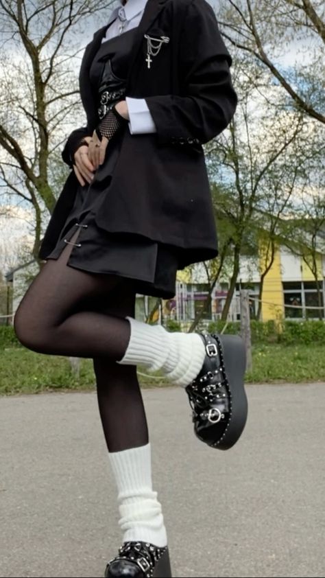 Platform Shoes Outfit Ideas, New Rock Shoes Outfit, Gothic Outfits Casual, Punk Aesthetic Outfit, 2000s Alt, Preppy Punk, White Dress Outfit, Aesthetic Fits, Kawaii Fashion Outfits