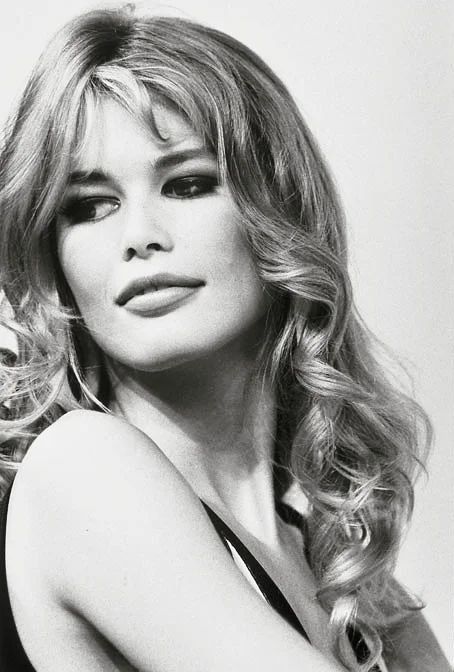 Claudia Schiffer Bangs, 80s Supermodels, Claudia Schiffer 90s, Original Supermodels, 90s Models, Linda Evangelista, Claudia Schiffer, Christy Turlington, Fashion Icons