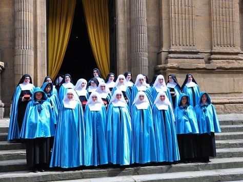 Holy Orders, Daughters Of Charity, Nuns Habits, Traditional Catholicism, Powerful Pictures, Catholic Family, Bride Of Christ, Christian Stuff, Religious Education