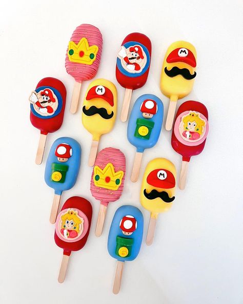 🍄 Super Mario & Peach Cakesicles and Marshmallows treats for Giovanni and Ariella’s 6th Birthday ⭐️… | Instagram Super Mario Cake Pops Birthday, Mario Cakesicles, Princess Peach Cakesicles, Super Mario Bros Party Treats, Super Mario Cakesicles, Super Mario Strawberries, Princess Peach Treats, Mario Treats Ideas, Princess Peach Cake Pops