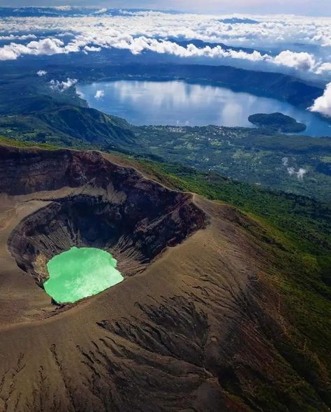 Volcano Hike, El Salvador Travel, Beautiful Landscape Photography, Hiking Spots, Hiking Destinations, Mountain Vacations, Hiking Tips, The Unexpected, Hiking Trip