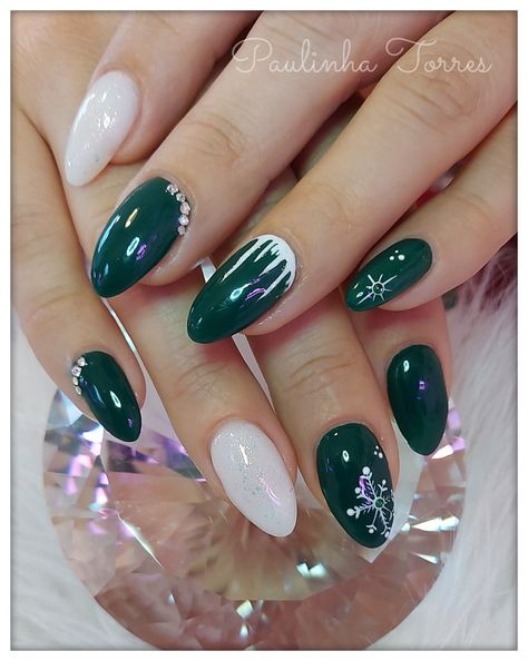 Nail Art Vert, Nail Art Noel, Christmas Gel, Sns Nails, Heart Nail Art, Christmas Gel Nails, Heart Nail, French Nail Designs, French Nail