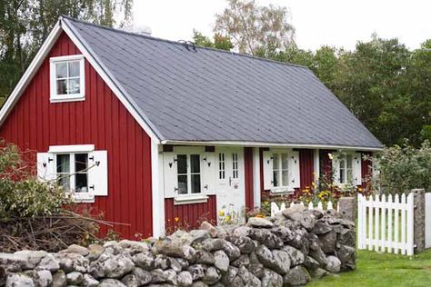 scandinavian red | Recent Photos The Commons Getty Collection Galleries World Map App ... Swedish Cottage Exterior, Scandinavian Cottage Exterior, Swedish Summer House, Swedish Homes, Swedish Houses, Swedish Heritage, Scandinavian Houses, Scandinavian Cottage, Country Style Interiors