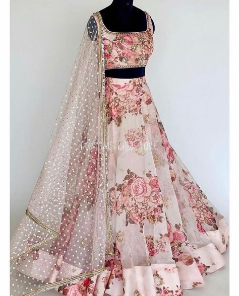 Latest Crop Top Designs, Fancy Gown, White Lehenga, Simple Lehenga, Blouse Indian, Maxi Design, Indian Outfits Lehenga, Floral Lehenga, Wedding Lehenga Designs