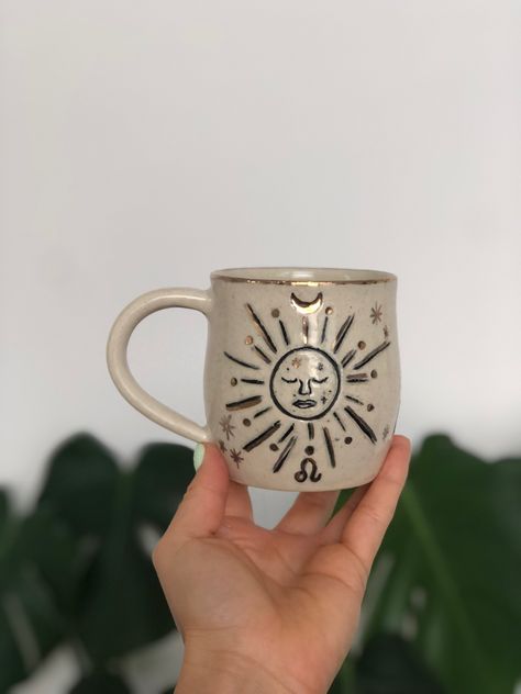 Astrology Ceramics, Zodiac Mug, Phoebe Bridgers Ghost, Sun Mug, Zodiac Ceramic, Diy Keramik, Ceramic Cafe, Diy Pottery Painting, Leo Sun