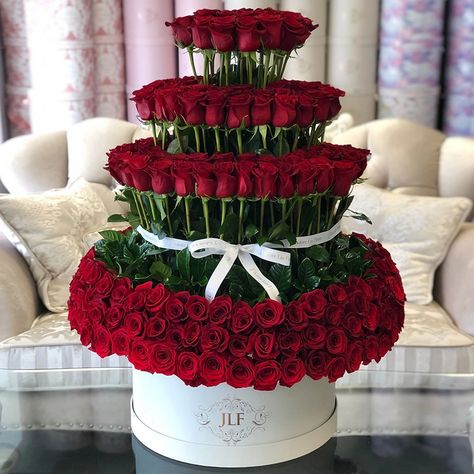 Red roses bouquet gift