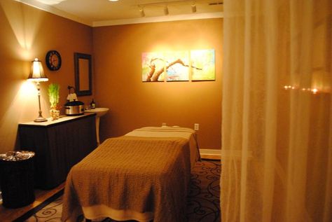 Home studio idea Small Massage Room Ideas, Home Massage Room, Spa Room Ideas Estheticians, Spa Room Ideas, Spa Massage Room, Massage Room Design, Massage Room Ideas, Massage Ideas, Massage Room Decor