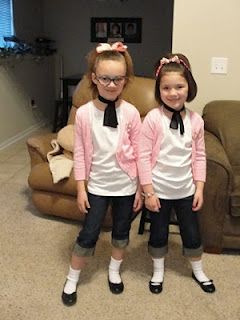 Wonder if I can talk the girls into something like this instead of having to make a poodle skirt... 50s Dress Up Day, 50s Dress Up, Sock Hop Outfits, Easy Homemade Costumes, Sock Hop Costumes, 50s Outfit, Fifties Party, 50s Sock Hop, 50s Theme Parties