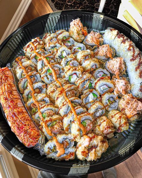 Trust You, Food Goals, Sushi Rolls, Food Platters, Food Obsession, Cafe Food, Interesting Food Recipes, Finger Food, Pretty Food