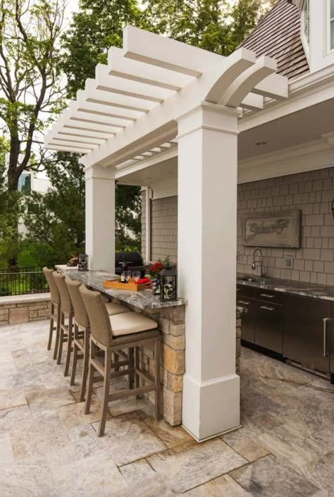 38 Absolutely Fantastic Outdoor Kitchen Ideas For Dining Al Fresco Amazing Backyards, Outdoor Kitchen And Dining, Design Per Patio, Modern Outdoor Kitchen, Small Yards, Pergola Design, Kitchen And Dining Area, Backyard Bar, Backyard Kitchen