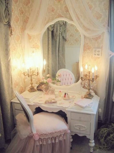 Chic Pictures, Coquette Horror, Morute Core, Pictures For Bedroom, Gloomy Coquette, Chic Bathroom Decor, Shabby Chic Wallpaper, Dark Fairycore, Room Vibes