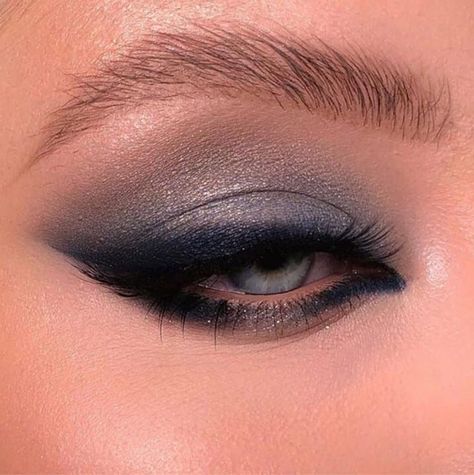 Eye Makeup Inspo, Blue Makeup Looks, Web 1, Make Up Inspiration, Swag Makeup, Eye Makeup Pictures, Ethereal Makeup, Makeup Eye Looks, Dark Makeup