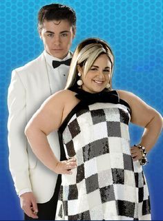 Zac Efron Hairspray, Hairspray Costume, Hairspray Movie, Hairspray Musical, Zac Efron Movies, Hairspray Live, Scrub Corpo, Couples Halloween Outfits, Cute Couple Halloween Costumes