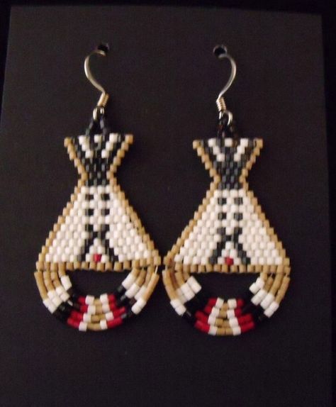 Tipi Earrings, Native American Beadwork Patterns, Beautiful Beaded Earring, Beaded Jewelry Earrings, Stitch Earrings, Native Beading Patterns, Beaded Things, Beads Patterns, Bead Loom Designs