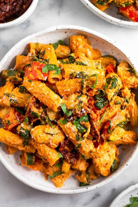 Sun Dried Tomato Chicken Pasta, Creamy Sun Dried Tomato Chicken, High Protein Pasta Recipes, Tomato Chicken Pasta, Sun Dried Tomato Chicken, Protein Pasta Recipes, Buffalo Chicken Pasta Salad, Chicken Sausage Pasta, High Protein Pasta