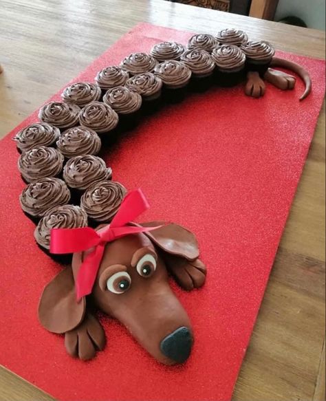 Dachshund Cake, Γενέθλια Mickey Mouse, Tårta Design, Pull Apart Cupcake Cake, Pull Apart Cake, Dog Cupcakes, Pull Apart Cupcakes, Cupcake Cake Designs, Dog Birthday Cake