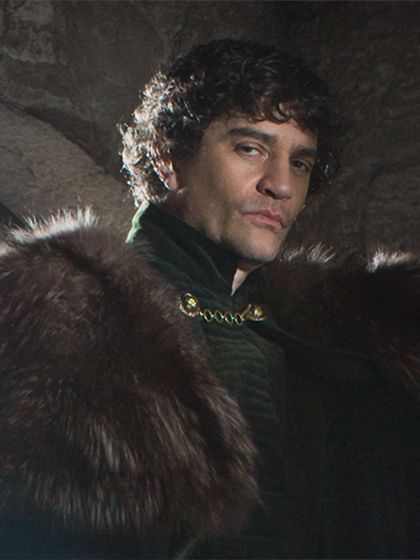 James Frain as the Earl of Warwick (The Kingmaker) in the White Queen The White Queen Starz, James Frain, Portraits Men, Medieval Men, Anne Neville, Margaret Beaufort, Male Faceclaims, Philippa Gregory, Elizabeth Woodville