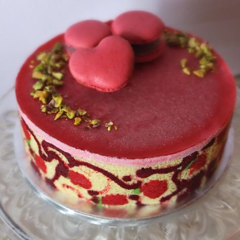 Ultra raspberry cloud mousse cake Frosting Sugar Cookies, Shortbread Cookie Bars, Raspberry Curd, Cake Decorations Ideas, Raspberry Glaze, Genoise Sponge, Raspberry Mousse Cake, Bundt Recipes, Mousse Cake Recipe