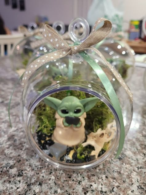 Baby Shower Centerpiece Starwars Baby Shower Decorations, Baby Yoda Centerpieces Diy, Star Wars Party Centerpieces, Grogu Baby Shower Theme, Baby Yoda Centerpieces, Baby Yoda Baby Shower Theme, Baby Yoda Baby Shower Ideas, Star Wars Baby Shower Ideas, Star Wars Baby Shower Decorations