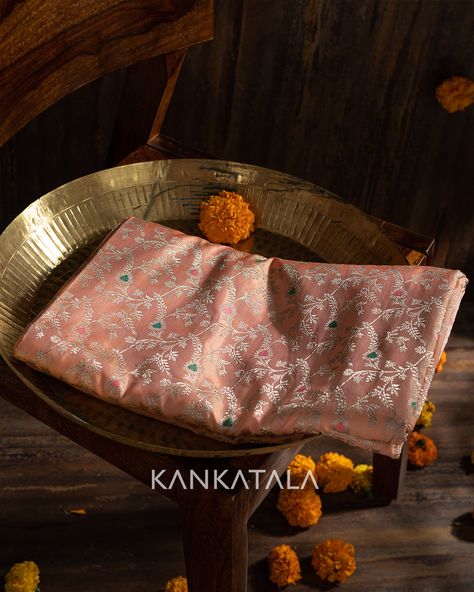 This Shikargah saree carries with it the tale of how kings used to go on hunt for wild animals in their kingdom often a popular custom in the old days. #bridesmaideditbykankatala #bridesmaidssarees #bridesmaidwear #banarasisilksarees #banarasisaree #handmadewithlove #indianheritageapparel Nigerian Recipes, Indian Dresses Traditional, Diamond Choker, Indian Heritage, Old Days, Pattu Sarees, The Old Days, The Glow, Hijab Tutorial