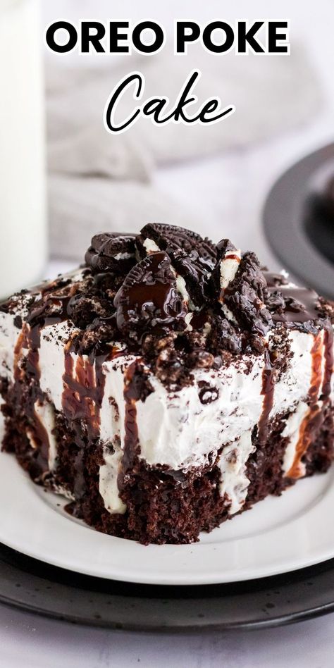 slice of oreo poke cake on white plate Oreo Dirt Poke Cake, Oreo Pudding Poke Cake, Oreo Birthday Dessert, Small Oreo Cake, Oreo Lush Dessert, Chocolate Poke Cakes, Oreo Dump Cake Recipes, Cake Recipes Oreo, Oreo Cake Recipe Homemade