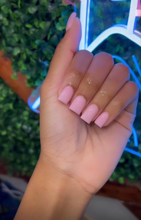 Cute Short Square Acrylic Nails Solid Color, Plain Short Acrylic Nails Square, Plain Pink Acrylic Nails Short, Shorts Pink Nails, Short Natural Pink Acrylic Nails, Short Acrylic Nails Simple Color, Bubble Gum Pink Square Nails, Base Pink Nails, Nail Inspo Full Color