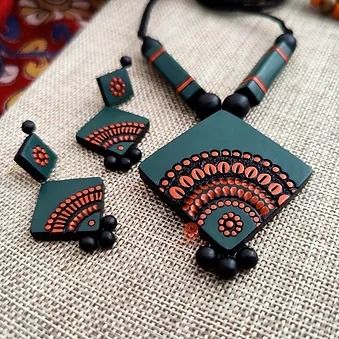 Terracotta Sets | Terracotta Jewellery Daily Wear Terracotta Jewellery, Terracotta Clay Crafts Diy, Handmade Clay Jewelry Set, Terracotta Design Ideas, Mouldit Jewellery Ideas, Terracotta Jewellery Making Ideas, Jewellery With Clay, Terracotta Earrings Design, Terracotta Jewellery Designs Handmade