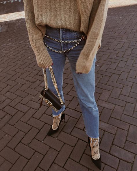 Nicole Ballardini on Instagram: “Gucci socks. So wildly unnecessary that I want more 🙈🙊 Outfit details: http://liketk.it/2zsiC #liketkit #ltkeurope” Socks In Heels, Gucci Socks Outfit, Socks Outfit, Sock Outfits, Gucci Outfits, Striped Socks, Fashion 2017, Outfit Details, Pants Outfit