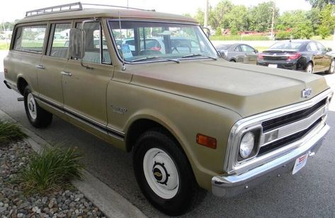 1970 Chevrolet Suburban For Sale in Des Moines, IA Gmc Suburban, Spec House, Highway Traffic, Chevy Blazer, Cargo Carrier, Traffic Safety, All Season Tyres, Chevy Suburban, Chevrolet Suburban