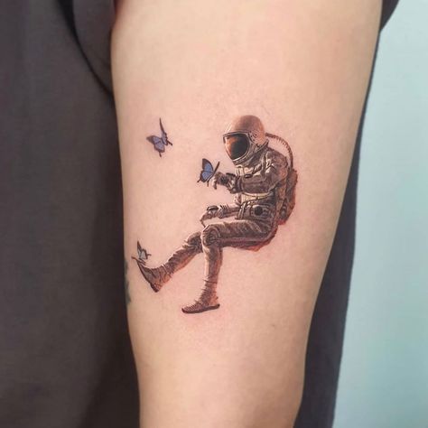 3,375 Likes, 7 Comments - Where They Tattoo (@where_they_tattoo) on Instagram: “#Tattoo #Tattoos #Resident — Hello #Seoul #Korea 🇰🇷 Who: the talented @Jiro_Painter Where:…” Micro Realism Tattoo, Micro Realism, Astronaut Tattoo, Realism Tattoos, Tattoo Filler, Tattoo Women, Detailed Tattoo, Cool Small Tattoos, 1 Tattoo