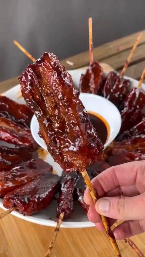 Recipes Bbq, Pork Belly Recipes, Smoked Meat Recipes, Smoked Cooking, Smoked Food Recipes, On A Stick, Food Recepie, Pork Dishes, Food Videos Cooking