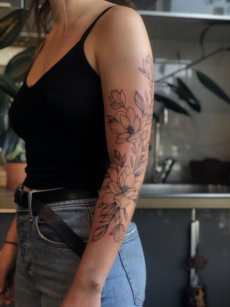 pinterest: camilleelyse ♡ Mid Sleeve Tattoo Women, Upper Arm Sleeve Tattoo Women, Lotusblume Tattoo, Half Sleeve Tattoos Forearm, Tattoos For Women Half Sleeve, Inspiration Tattoos, Floral Tattoo Sleeve, Forearm Tattoo Women, Shoulder Tattoos For Women