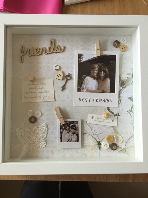 Best friends memory box Shadow Box For Friend, Shadow Box Best Friend Gift, Memories Gift Ideas Friends, Shadow Box For Best Friend, Shadow Box Ideas For Best Friend, Memory Box Ideas Diy Best Friend, Birthday Shadow Box Ideas, Best Friend Picture Frame Ideas, Memory Box Ideas Diy